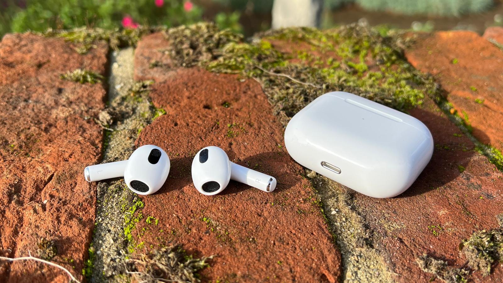 Apple AirPods 3: Quick and Easy Setup for Instant Wireless Listening